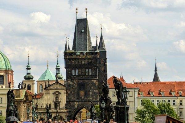 Zdjęcie z Czech - widok mostu w stronę Staromiejskiej Wieży Mostowej