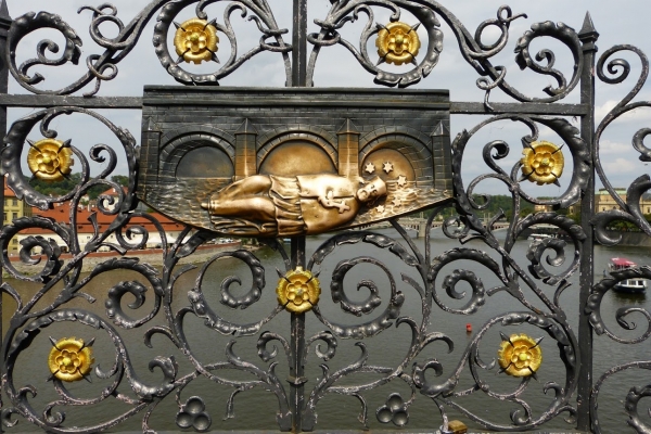 Zdjęcie z Czech - piękna płaskorzeźba ku czci męczeństwa św. Nepomucena