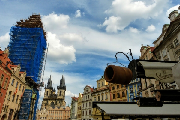 Zdjęcie z Czech - wspaniała Wieża Ratuszowa - obecnie ubrana jest w remontowe ubranko, buu....