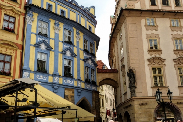 Zdjęcie z Czech - wąskie przejście w stronę Pasażu Melantrichova