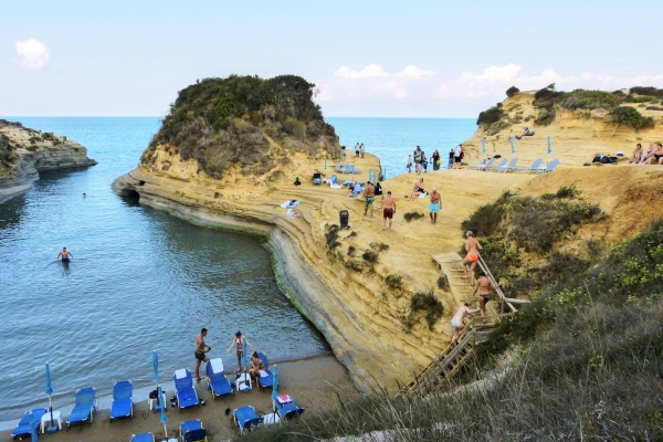 Zdjęcie z Grecji - ciekawa plaża, jednak dość uczęszczana nawet tego dnia : 01/10/2017