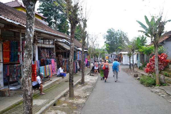 Zdjęcie z Indonezji - Do schodow prowadzacych do swiatyni Pura Gunung Kawi 