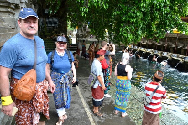 Zdjęcie z Indonezji - Pozdrowienia z Tirta Empul :)