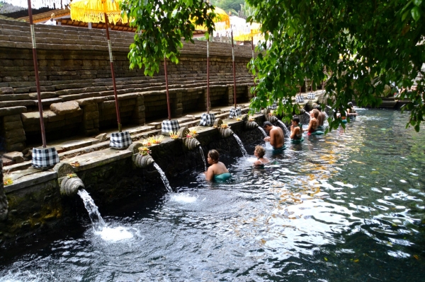 Zdjęcie z Indonezji - Pura Tirta Empul - swiatynia swietych zrodel