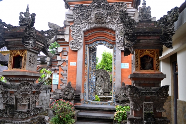 Zdjęcie z Indonezji - Wejscie do prywatnej swiatyni