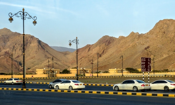 Zdjęcie z Omanu - Oman... fantastyczne drogi, wypasione samochody, kulturalni kierowcy, i paliwo tanie jak barszcz