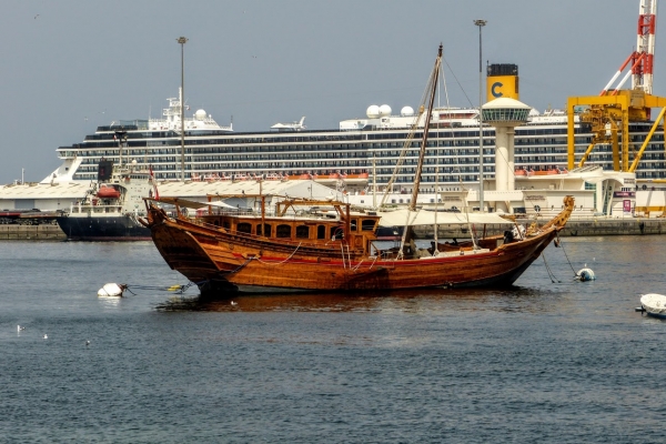 Zdjęcie z Omanu - na Cornichu zrobił się tłok... przypłynęła Costa Mediterranea