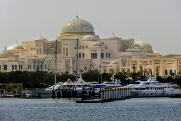 Zdjęcie z Zjednoczonych Emiratów Arabskich - dla kontrastu- dzisiaj chatki szejków wyglądają tak
