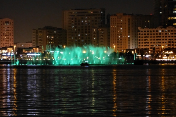Zdjęcie z Zjednoczonych Emiratów Arabskich - nad Khalid Lake nocą