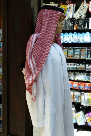 Zdjęcie z Zjednoczonych Emiratów Arabskich - mozna sobie kupić takie ubranko i poudawać  szejka:)) 
