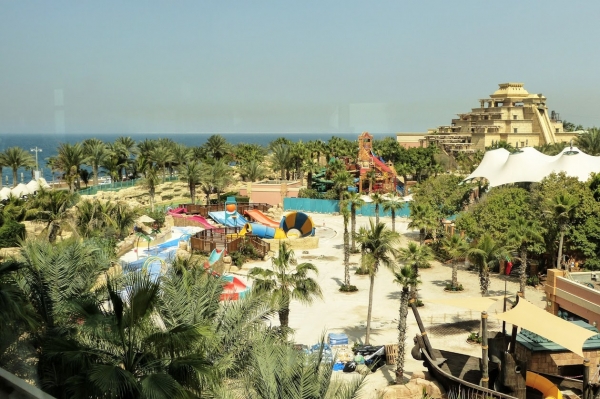 Zdjęcie z Zjednoczonych Emiratów Arabskich - Aqua Park przy hotelu Atlantis widziany z okien kolejki