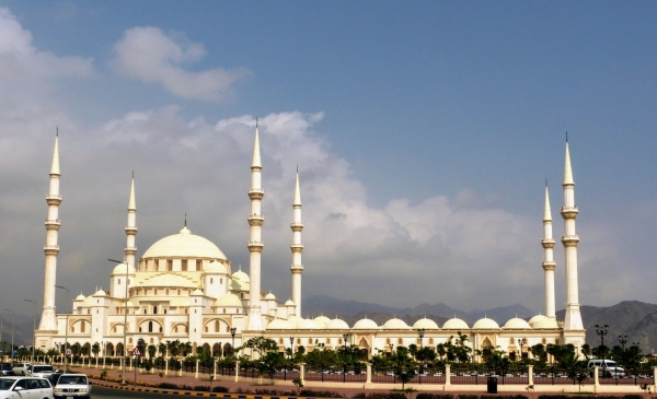 Zdjęcie z Zjednoczonych Emiratów Arabskich - Meczet Szejka Zayeda w Fujairah - w świetle dnia