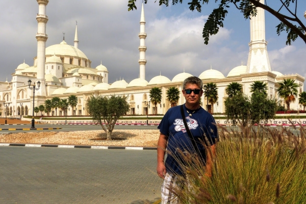 Zdjęcie z Zjednoczonych Emiratów Arabskich - tego giganta zbudowano na powierzchni trzech piłkarskich boisk