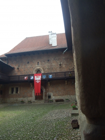 Zdjęcie z Polski - na dziedzińcu