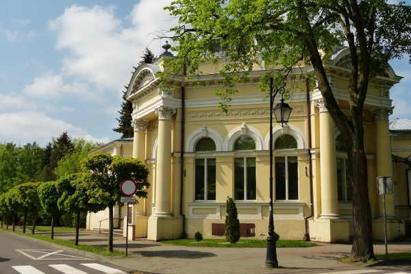 Zdjęcie z Polski - neobarokowy pałacyk z 1910 roku 