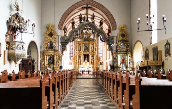 Zdjęcie z Polski - widok na ołtarz główny