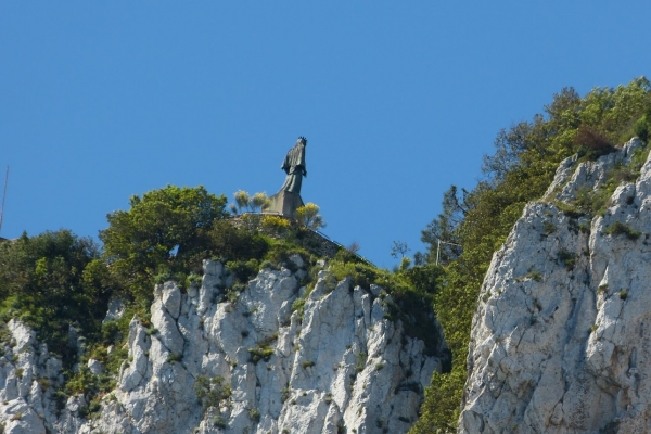 Zdjęcie z Włoch - Monte Tiberio z górującym Tyberiuszem