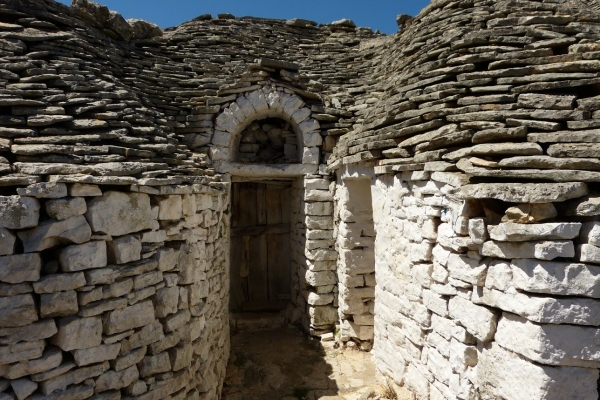 Zdjęcie z Włoch - buszujemy po starej części Alberobello