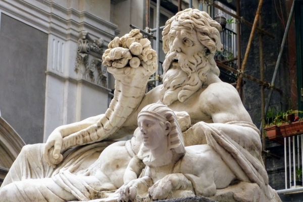 Zdjęcie z Włoch - Statua Boga Nilu (Statua del Nilo dio) przy Piazzetta Nilo 
