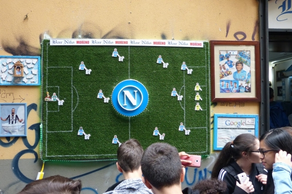 Zdjęcie z Włoch - nawet takie rzeczy... Maradona przeżywa tu drugie życie:) 