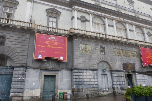 Zdjęcie z Włoch - Teatro San Carlo również cały płaczący...