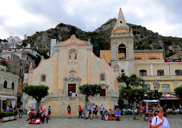 Zdjęcie z Włoch - Taormina - Piazza IX Aprile.