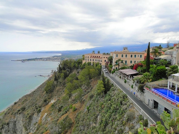 Zdjęcie z Włoch - Taormina. Widok z tarasu widokowego przy Piazza IX Aprile.