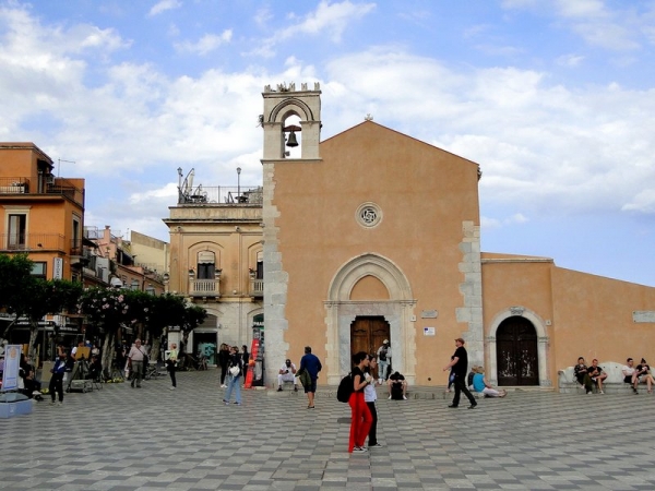 Zdjęcie z Włoch - Taormina - Piazza IX Aprile.