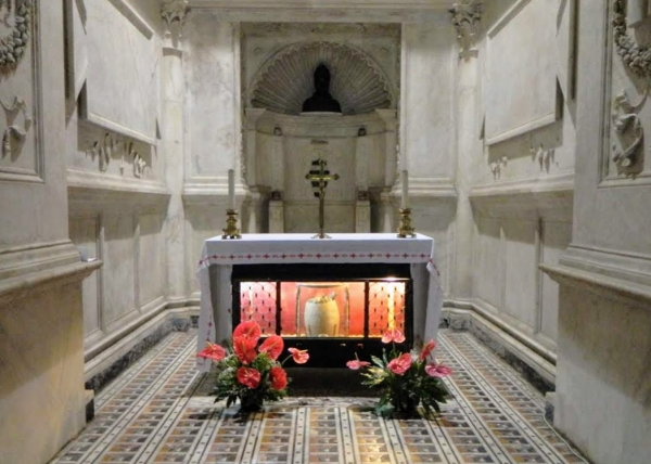 Zdjęcie z Włoch - szczątki- relikwie św. Januarego