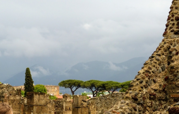 Zdjęcie z Włoch - chmury nad Pompejami