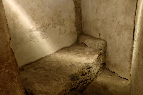Zdjęcie z Włoch - pomieszczenia pompejowskiego Lupanare (dom publiczny)