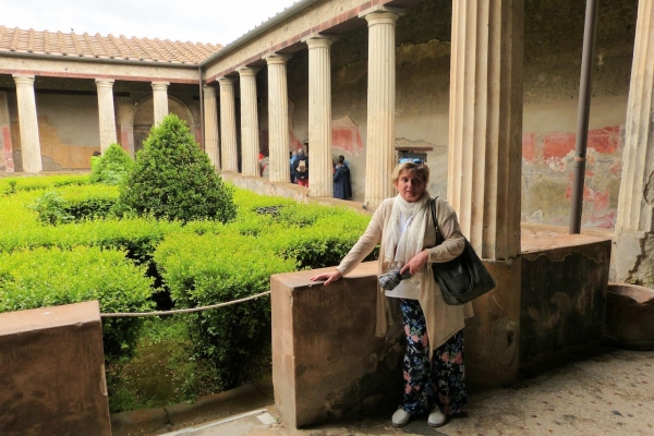 Zdjęcie z Włoch - domy z wewnętrznym patio - typowa zabudowa zamożnych mieszkańców Pompei