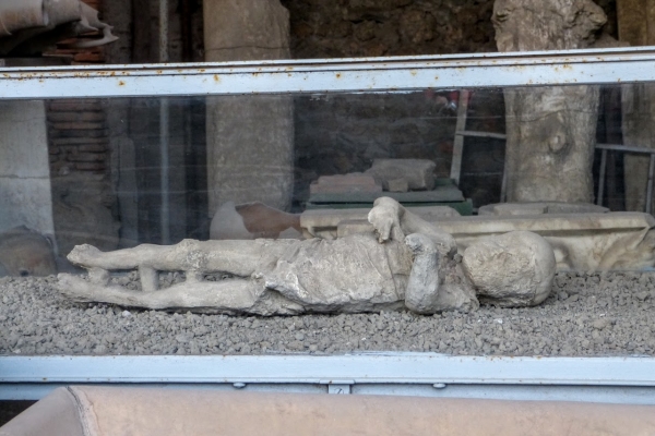 Zdjęcie z Włoch - dziecko Pompei