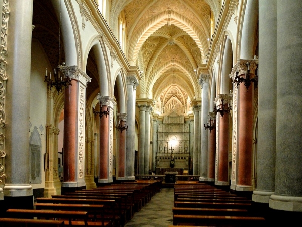 Zdjęcie z Włoch - Erice - wnętrze katedry.