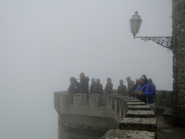 Zdjęcie z Włoch - Erice - punkt widokowy na zamku. Może trzeba było zapalić lampę ;))