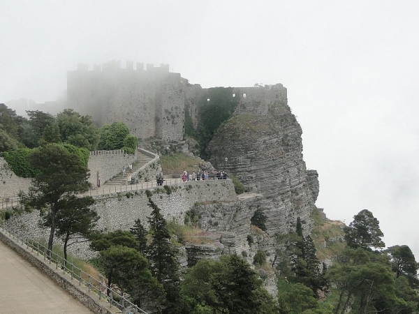 Zdjęcie z Włoch - Erice - we mgle majaczył Zamek Wenus.