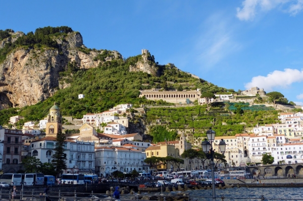 Zdjęcie z Włoch - ten stary cmentarz widać już z oddali dopływając do Amalfi...
