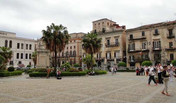 Zdjęcie z Włoch - Palermo - docieramy na Plac Katedralny.