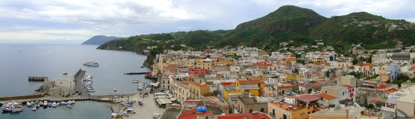 Zdjęcie z Włoch - Lipari. Ten widok na długo pozostaje w pamięci.