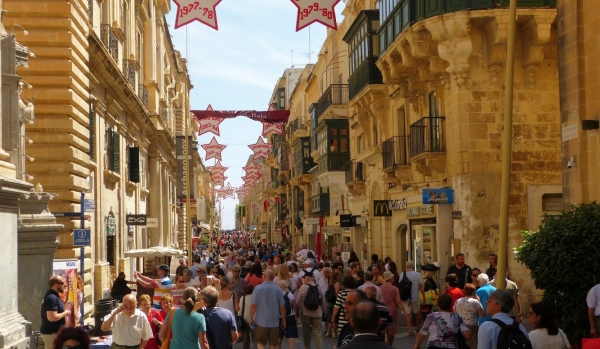 Zdjęcie z Malty - zatłoczone ulice la Valetty 