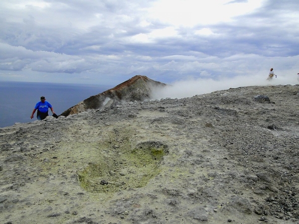 Zdjęcie z Włoch - Na kraterze Vulcano.