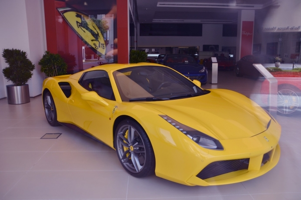 Zdjęcie z Kataru - Salon Ferrari w Pearl-Quatar