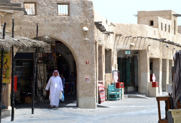 Zdjęcie z Kataru - Wielki bazar Souq Waqif wyludniony przez Ramadan