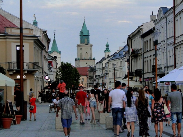 Zdjęcie z Polski - Piątkowe popołudnie na lubelskim Krakowskim Przedmieściu.