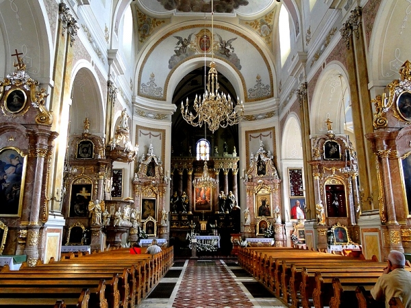Zdjęcie z Polski - Wnętrze sanktuarium Św. Józefa w Kaliszu.