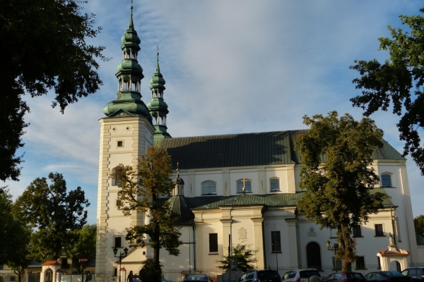 Zdjęcie z Polski - w drodze z trójkątnego Rynku - rzut okiem na łowicką Katedrę