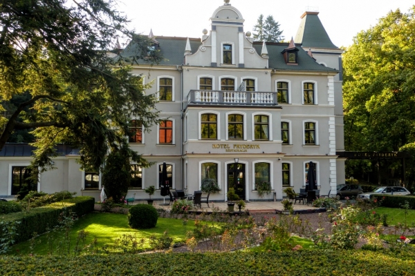 Zdjęcie z Polski - wspaniale odrestaurowana eklektyczna willa Alojzego Schmitta z 1862 roku 