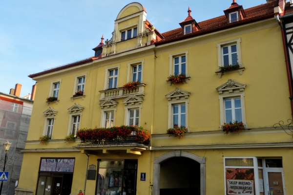 Zdjęcie z Polski - wracamy przez Rynek, a tu jeszcze taka ciekawostka - to XIX wieczna kamienica
