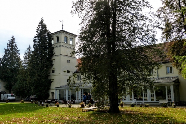 Zdjęcie z Polski - Zamek na Skale, ciężko go "objąć" obiektywem, jest zbyt rozległy....