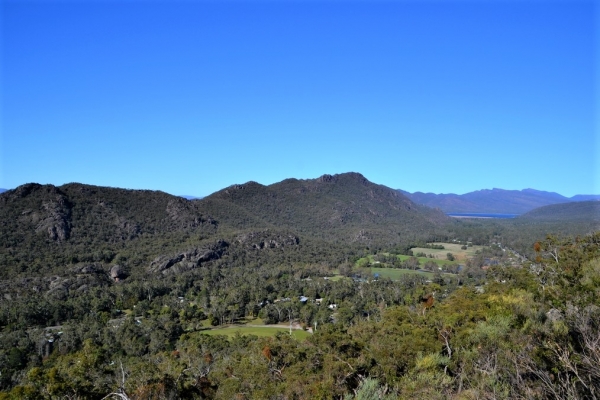 Zdjęcie z Australii - Panorama Grampianow, Halls Gap, jeziora Lake Bellfield  pasma Wonderland Range.